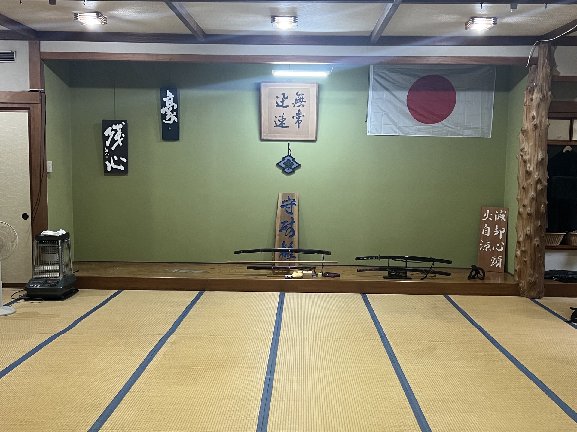 The inn's 100-tatami dojo, with swords and a Japanese flag