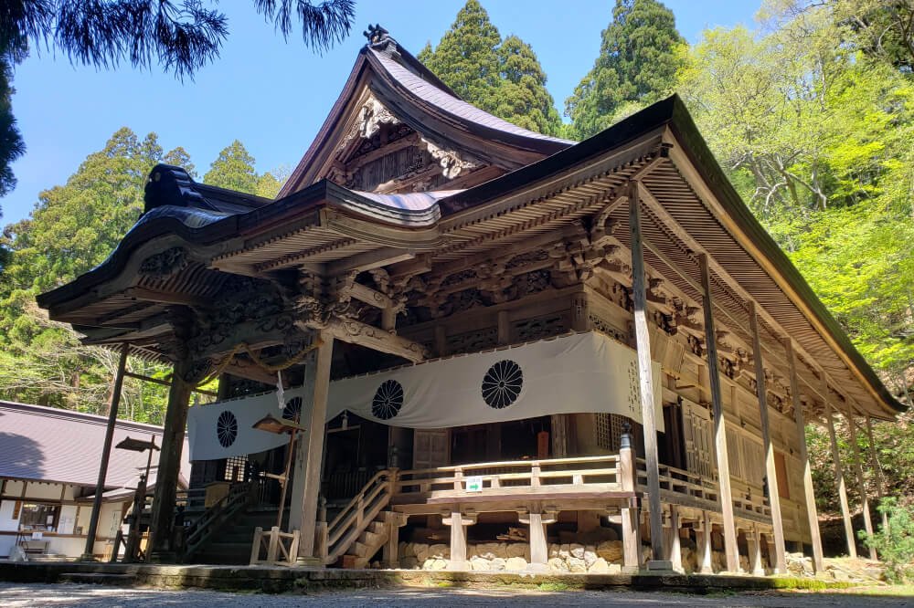 Hokosha Shrine, the first of Togakushi's five shrines, with its traditional wooden hall